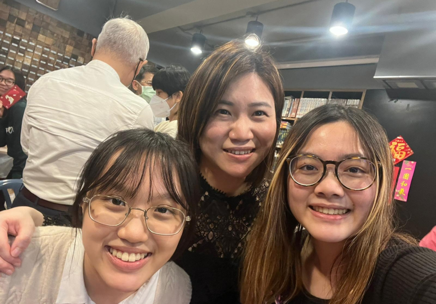 Hannah Lui &amp; Dr. Kate Lui &amp; Grace Tong M28